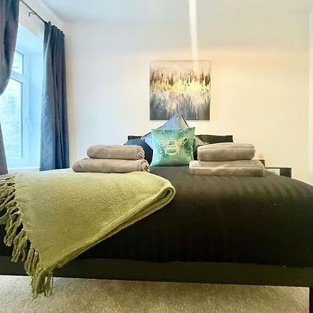 Cozy & Spacious 3-Bedroom Home By Tailored Accommodation Swansea Luaran gambar