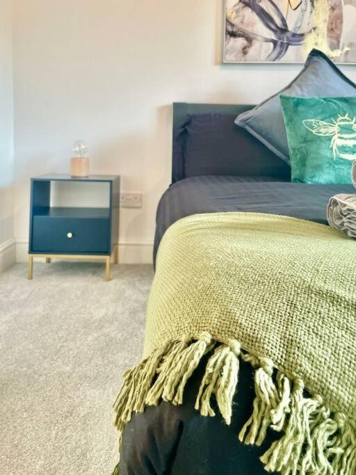 Cozy & Spacious 3-Bedroom Home By Tailored Accommodation Swansea Luaran gambar